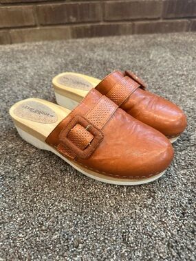 Kelsi Dagger Brooklyn Carve Leather Clogs 6.5 Boho Retro Mule